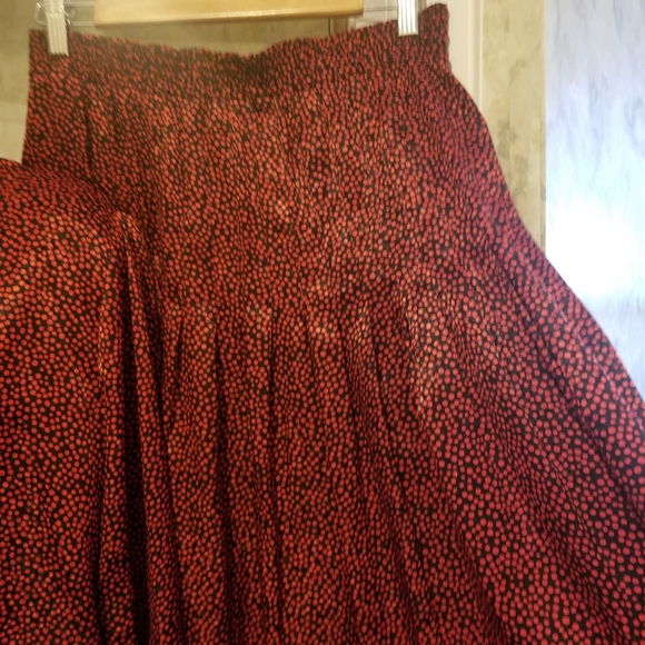 Size M, Evan Picone vintage 2pc black with red dotted top and skirt set - Picture 6 of 6